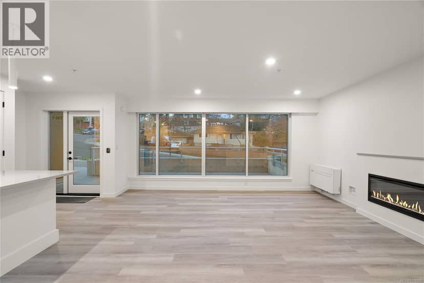 TH1 1102 Esquimalt Rd, Esquimalt
