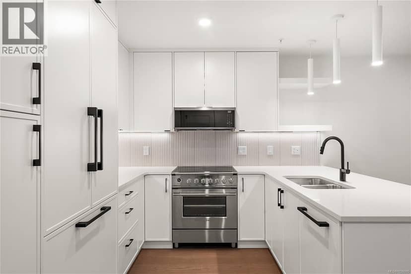 TH2 1102 Esquimalt Rd, Esquimalt