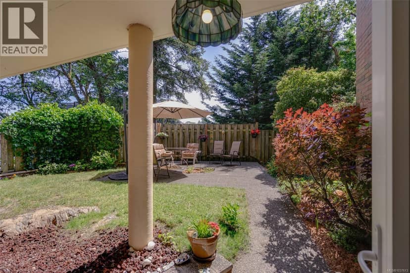 103 4030 Quadra St, Saanich