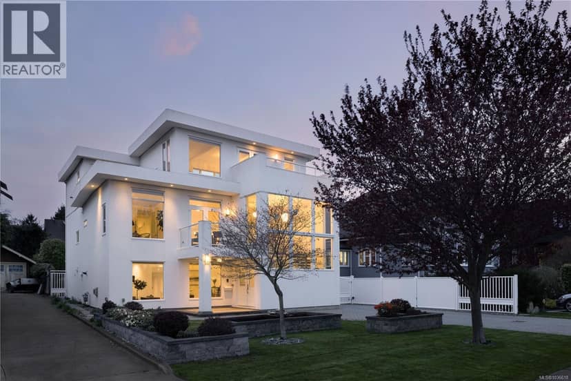 376 King George Terr, Oak Bay