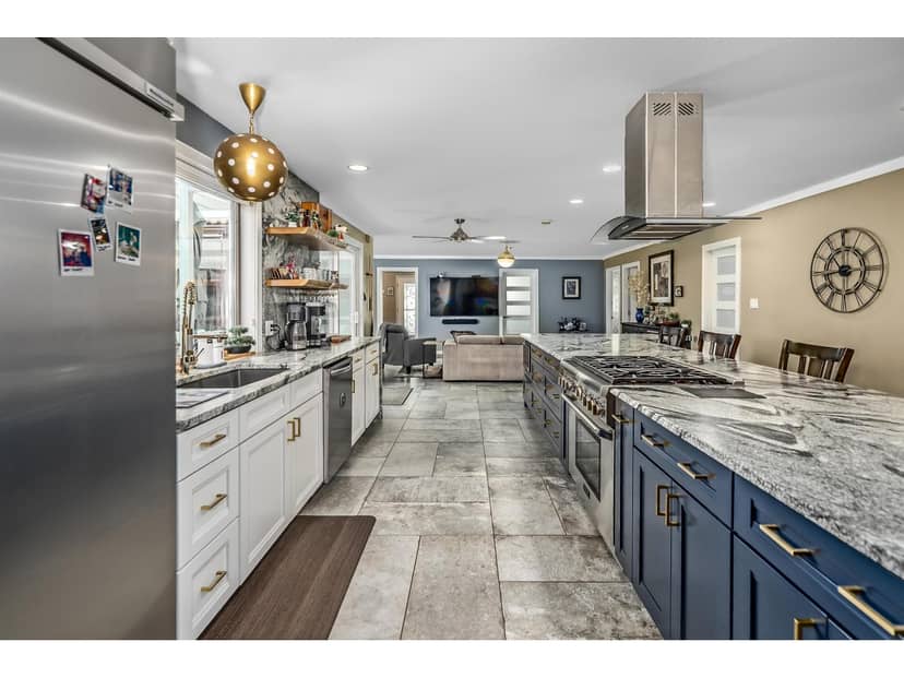 485 NAISMITH AVENUE, Harrison Hot Springs, Harrison Hot Springs
