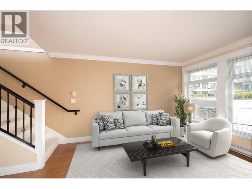 304 152 E 12th Street, North Vancouver