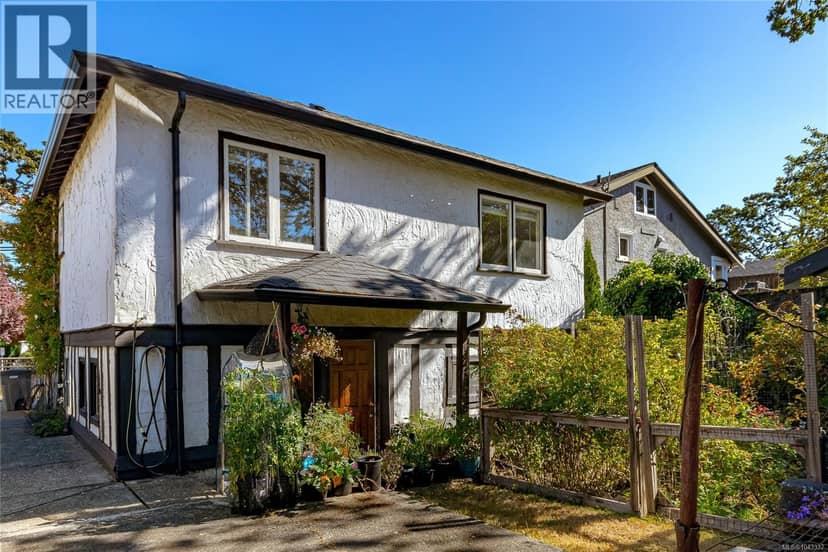 1645 Haultain St, Victoria