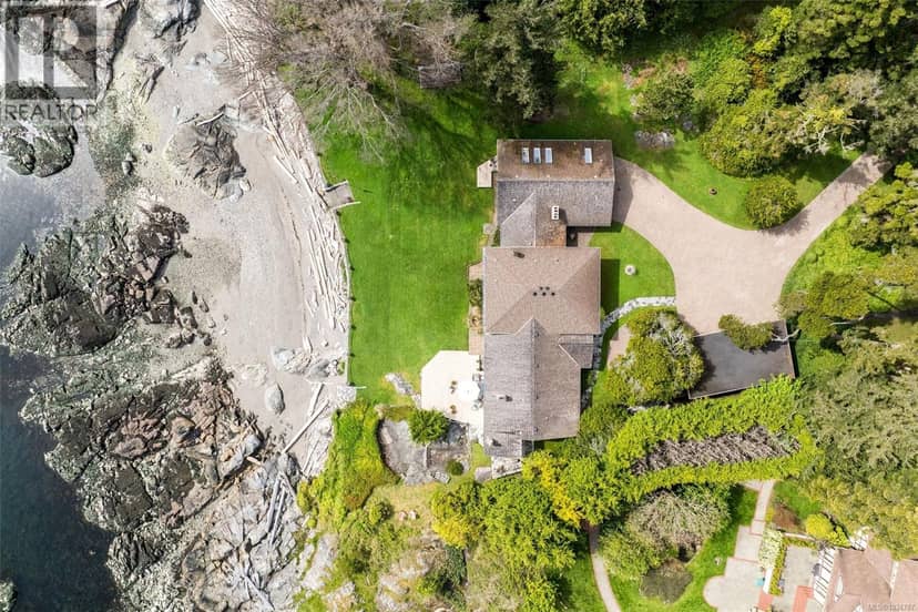 3035 McAnally Rd, Saanich