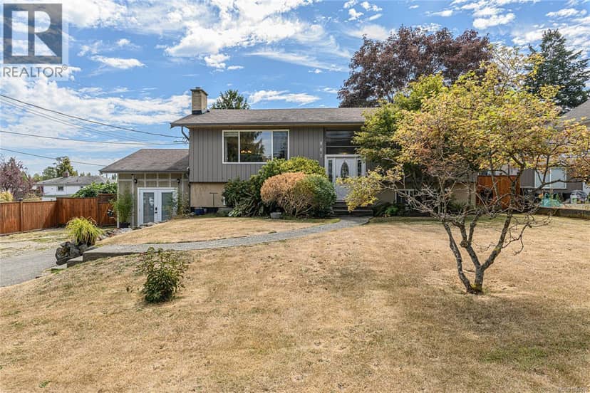 987 Nicholson St, Saanich