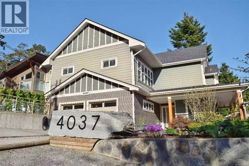 4037 Nelthorpe St, Saanich