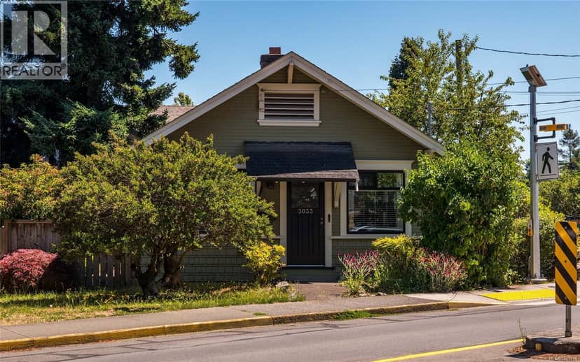 3033 Cedar Hill Rd, Victoria