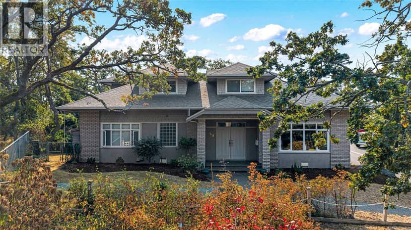 568 Island Rd, Oak Bay