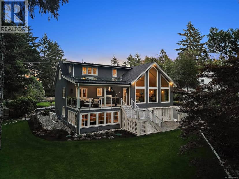 2535 Queenswood Dr, Saanich