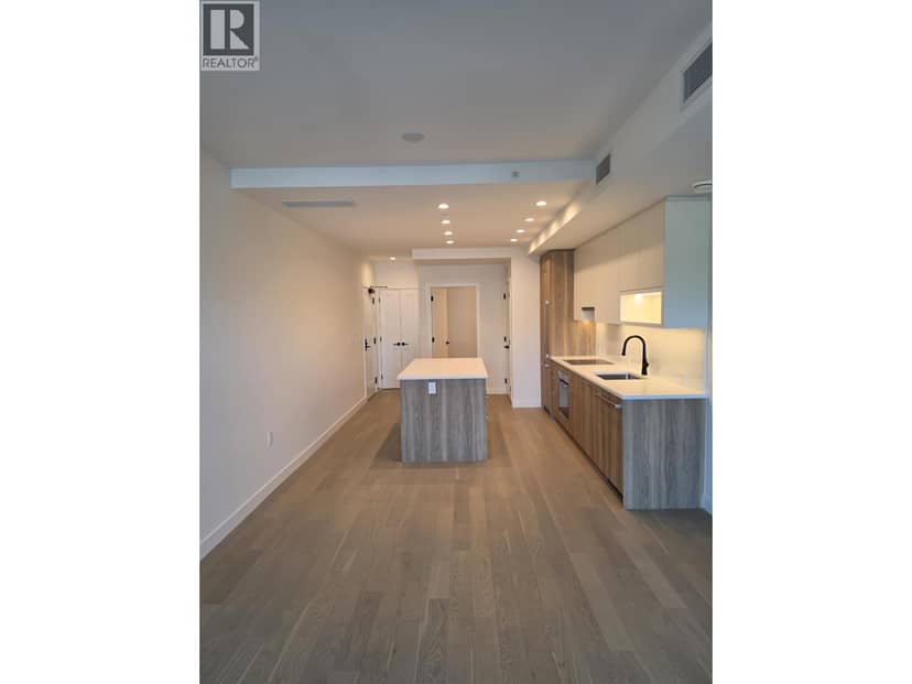 310 8398 Oak Street, Vancouver