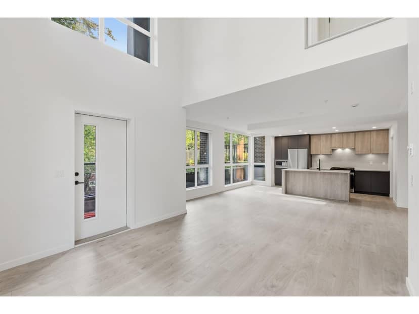 102 6585 195A Street, Surrey