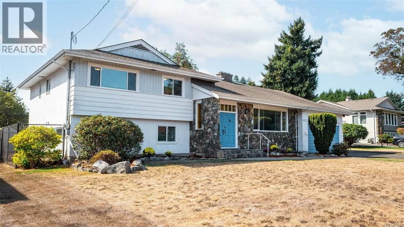 1857 Hillcrest Ave, Saanich