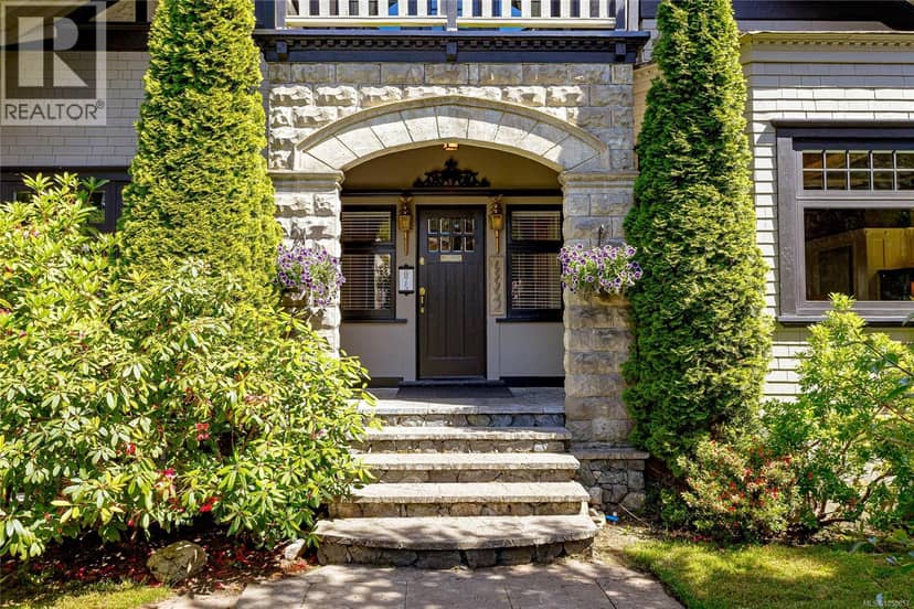 875 Richmond Ave, Victoria