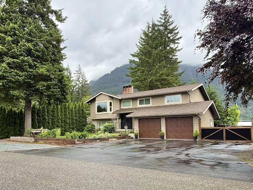 21224 MOUNTVIEW CRESCENT, Kawkawa Lake, Hope