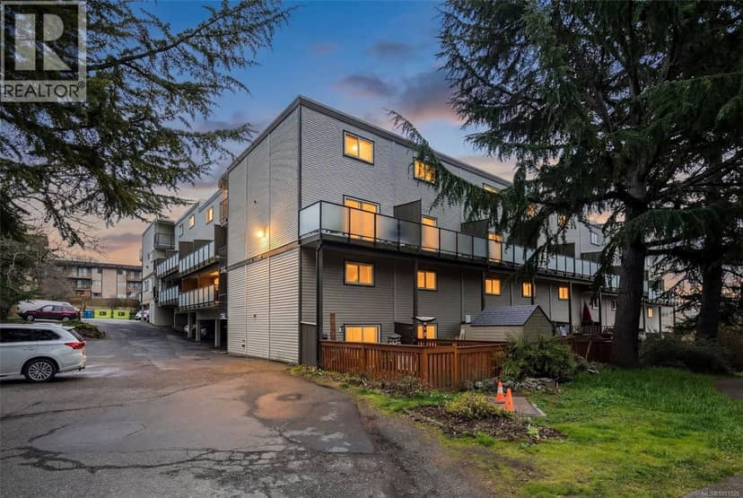 207 991 Cloverdale Ave, Saanich
