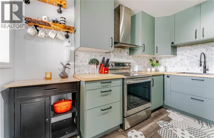 203 3460 Quadra St, Saanich