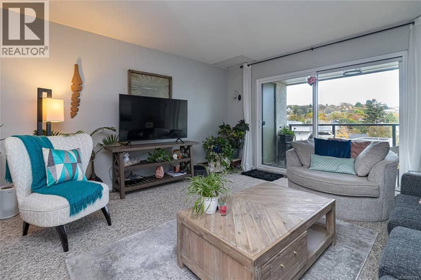 404 2757 Quadra St, Victoria