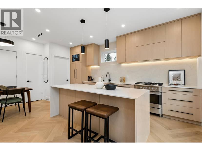 1 3639 E 46th Avenue, Vancouver