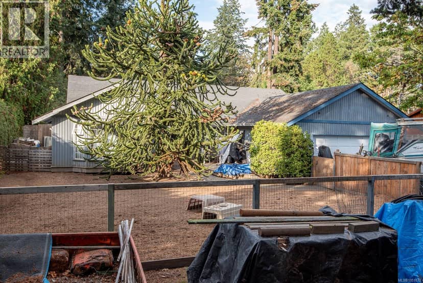 1706 Mills Rd, North Saanich