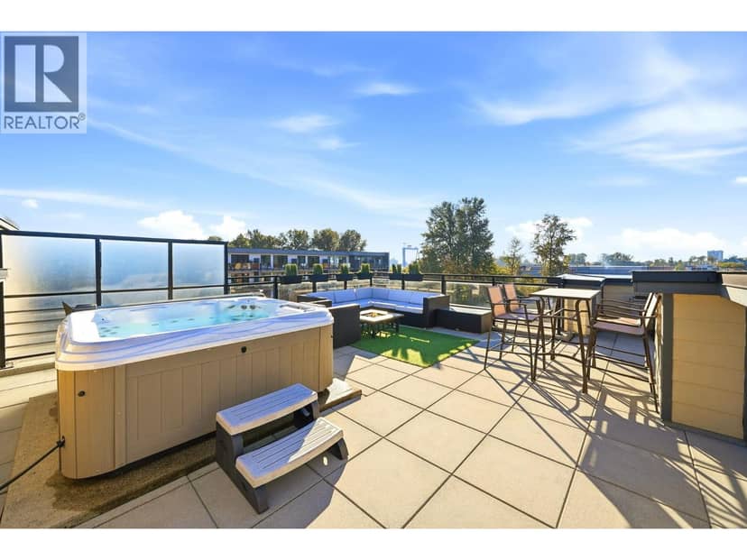 409 733 W 14th Street, North Vancouver