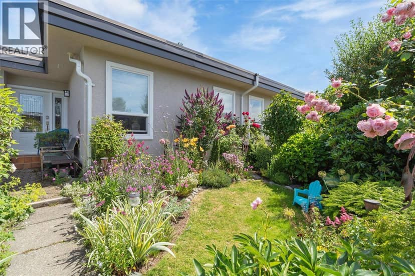 7 3060 Harriet Rd, Saanich