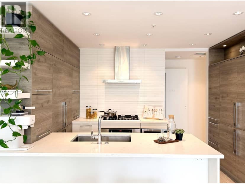 911 7388 Kingsway, Burnaby