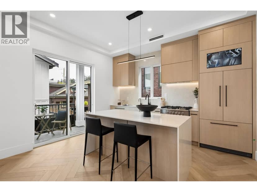 1 3637 E 46th Avenue, Vancouver