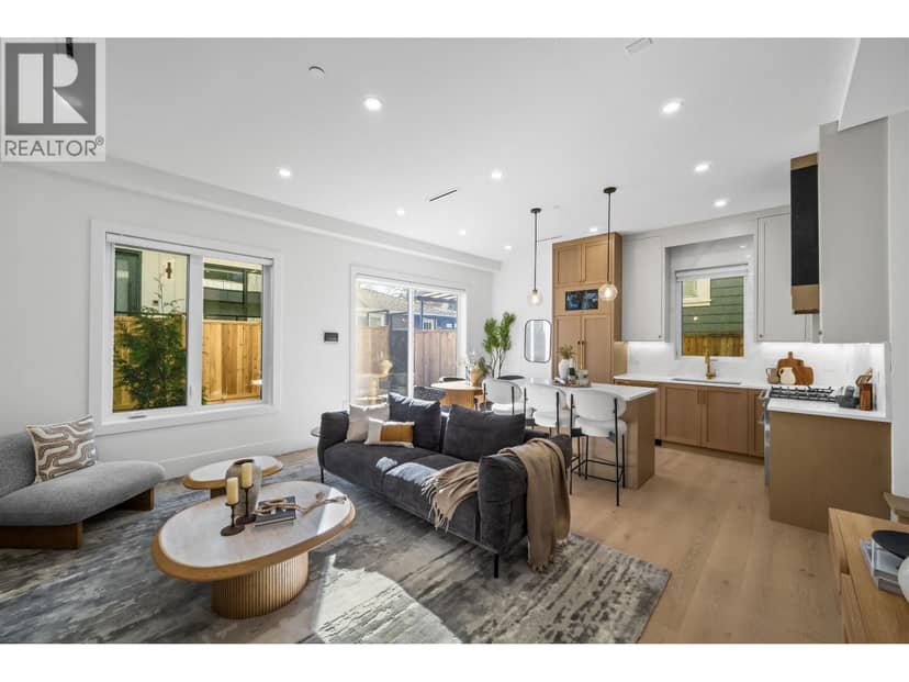 2 2710 Kitchener Street, Vancouver