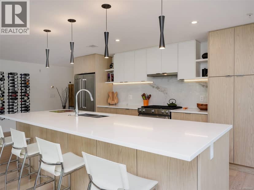 M102 5118 Cordova Bay Rd, Saanich