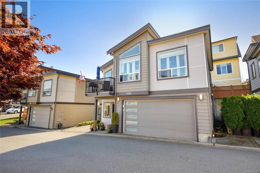 1005 Boeing Close, Langford