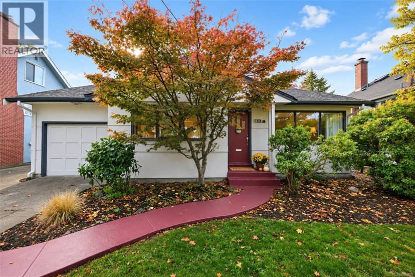 1635 Fairfield Rd, Victoria