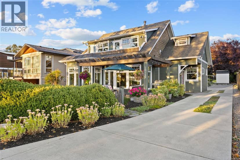 10117 West Saanich Rd, North Saanich