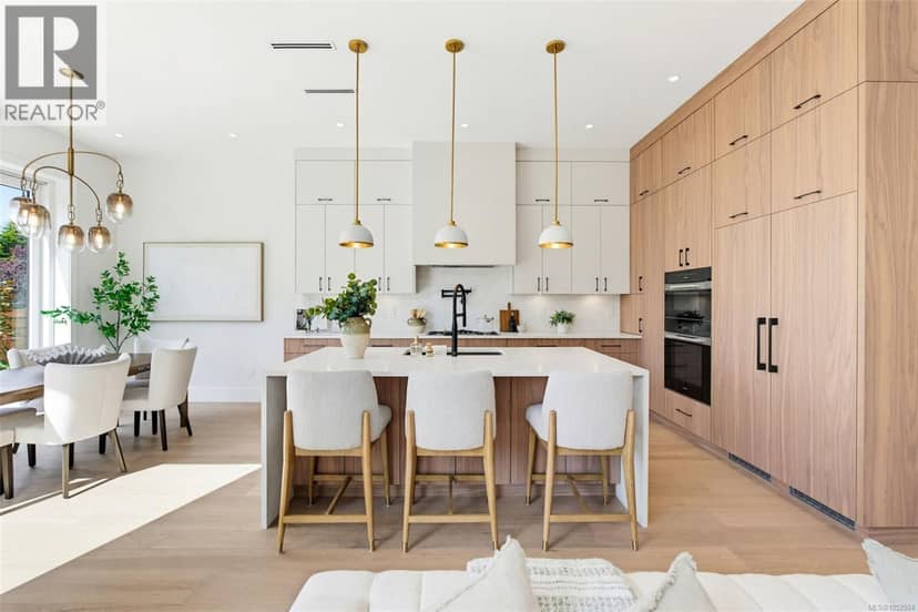1 3024 Cadboro Bay Rd, Oak Bay