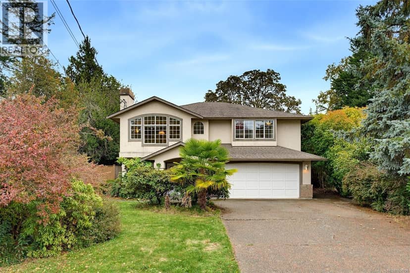 975 Annie St, Saanich