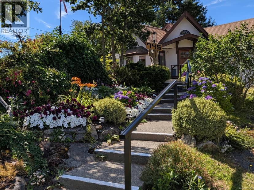 745 Middleton St, Saanich
