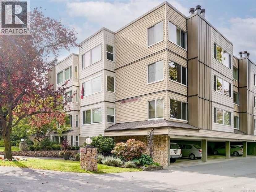 203 3260 Quadra St, Saanich