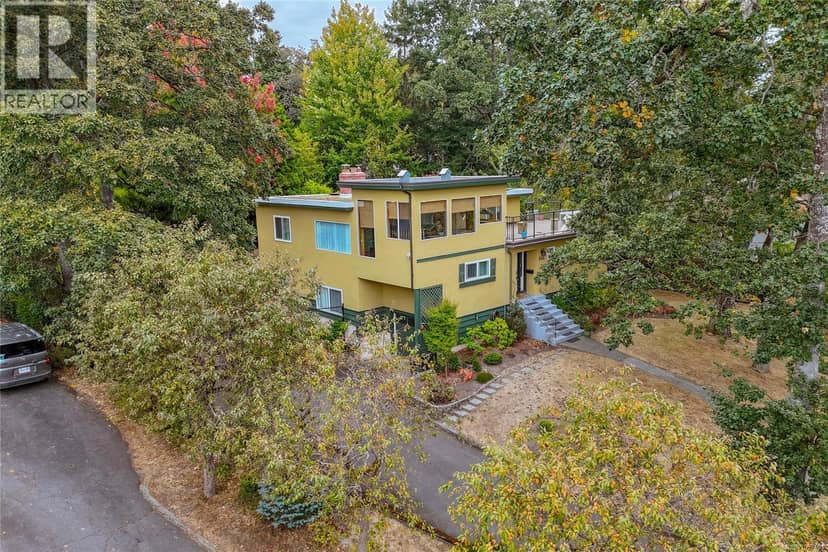 644 Fernhill Rd, Esquimalt