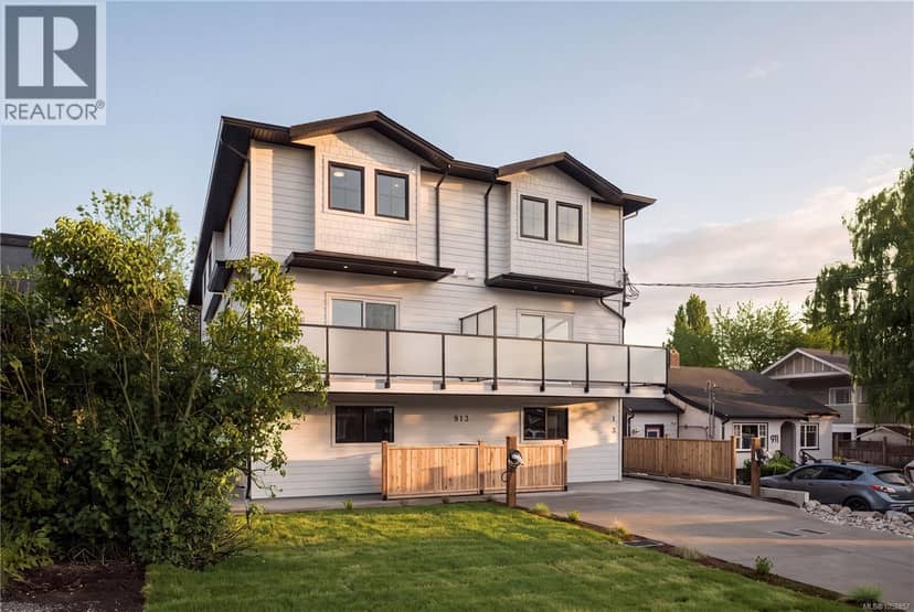 1 913 Dale St, Saanich