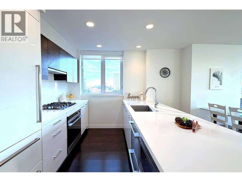 906 7333 Murdoch Avenue, Richmond