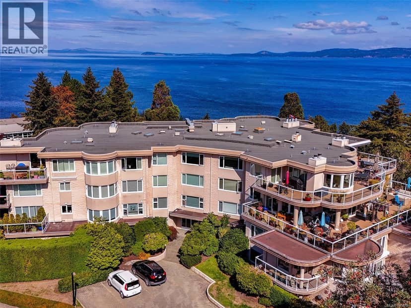 3105 2829 Arbutus Rd, Saanich