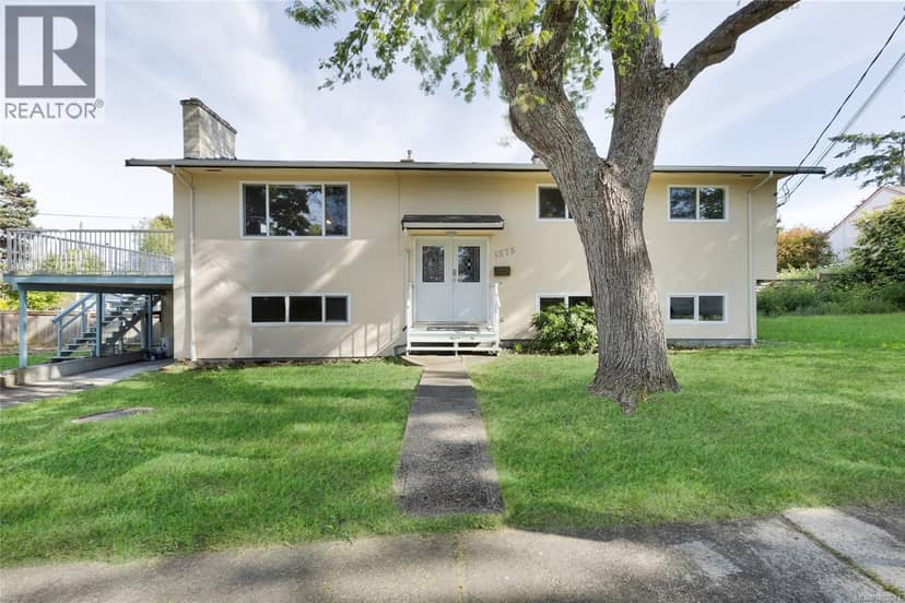 1575 Burton Ave, Victoria