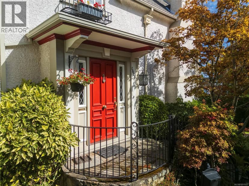 1618 Rockland Ave, Victoria
