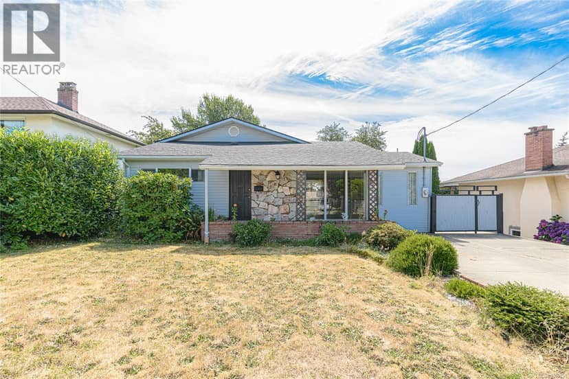 2817 Adelaide Ave, Saanich