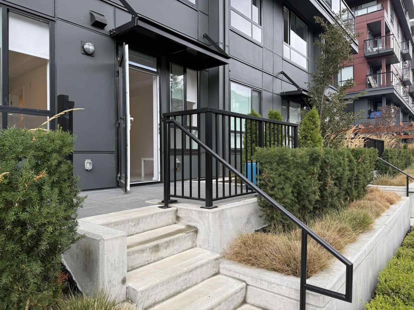 W111 13838 108 Avenue, Surrey