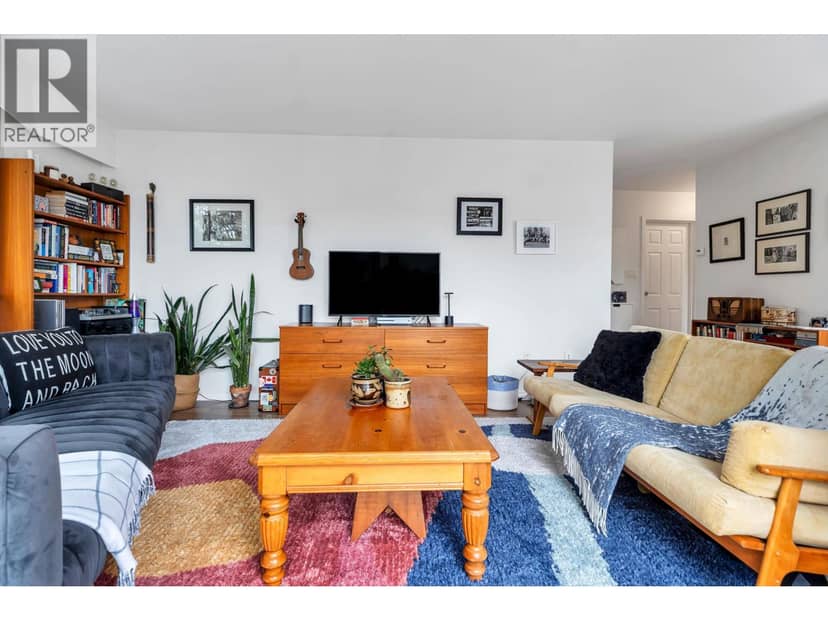 207 2080 Maple Street — photo 1 of 20