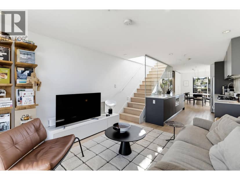 309 1647 E Pender Street, Vancouver