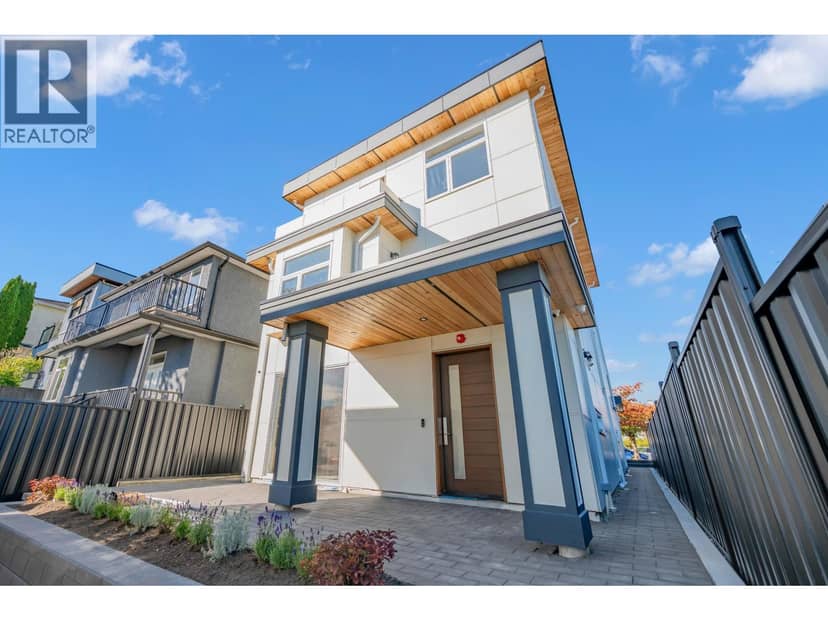 2 3034 E 5th Avenue, Vancouver
