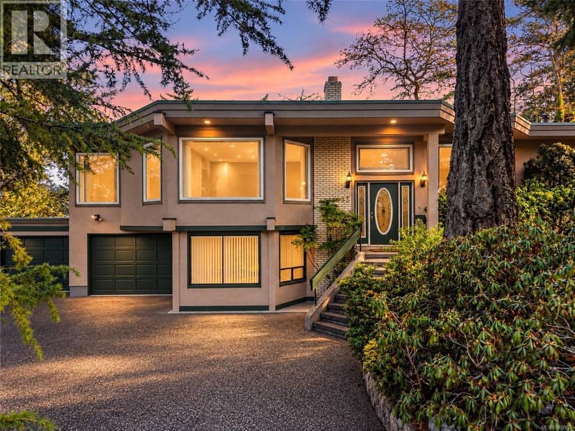1055 Thistlewood Dr, Saanich