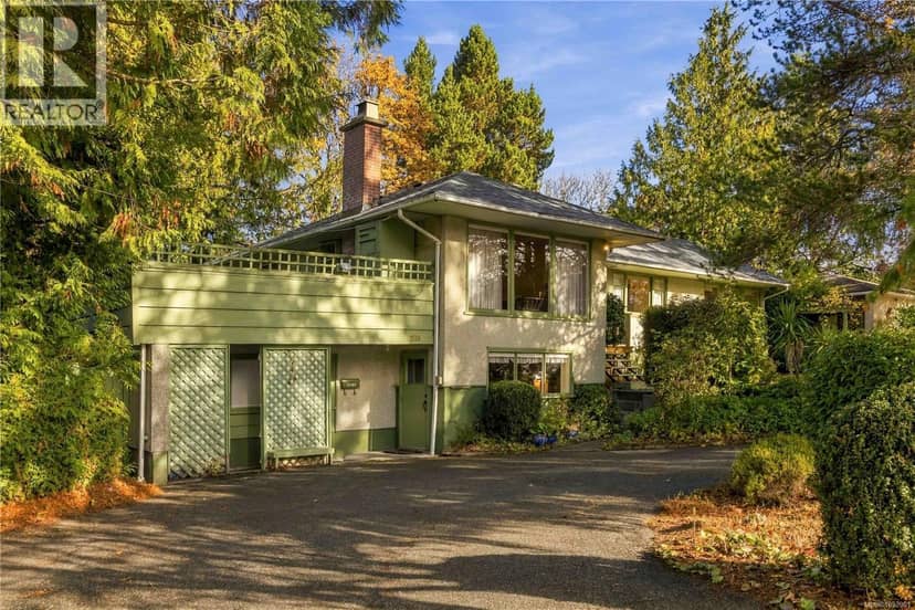 4276 Caen Rd, Saanich