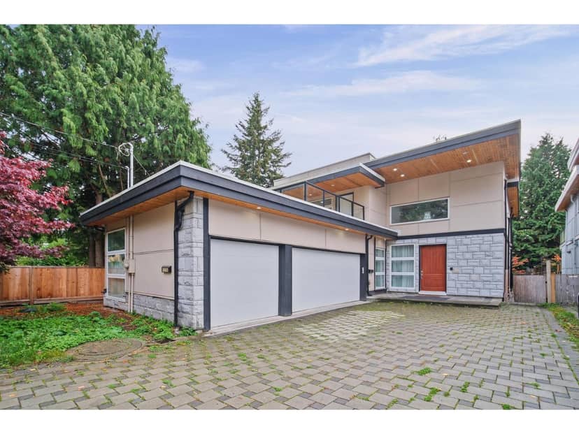 13766 North Bluff Road, White Rock